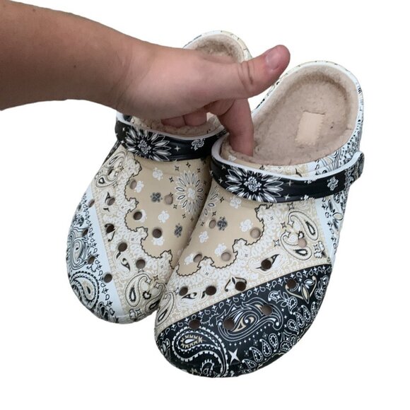 RARE Crocs Bandana Printed Classic Lined Clogs Size 13 - Picture 3 of 5